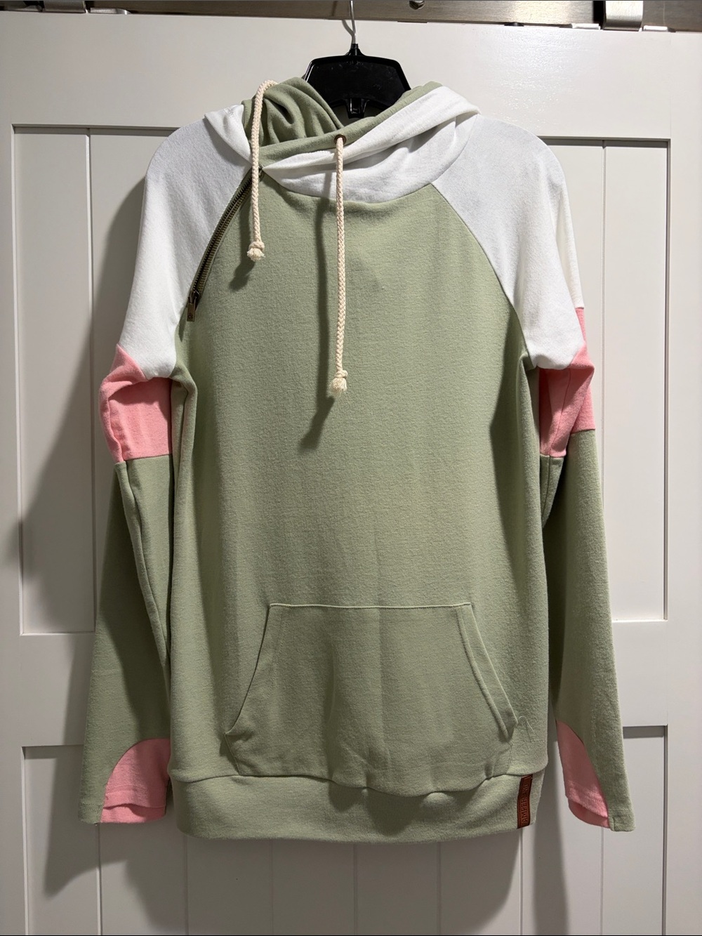 AMPERSAND AVE Colorblock Pullover Hoodie in Sage, White & Pink